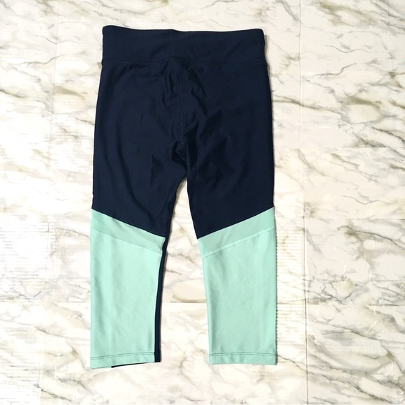 💝 UNDER ARMOUR 💝 mint green/navy blue exercise capri leggings size Medium - Picture 2 of 6